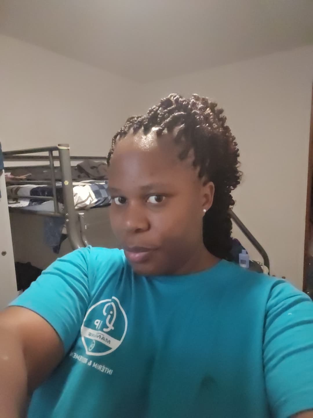 Angela - Coiffeuse afro spécialisée en Box braids à domicile Cergy, IDF, France en salon Cergy, IDF, France