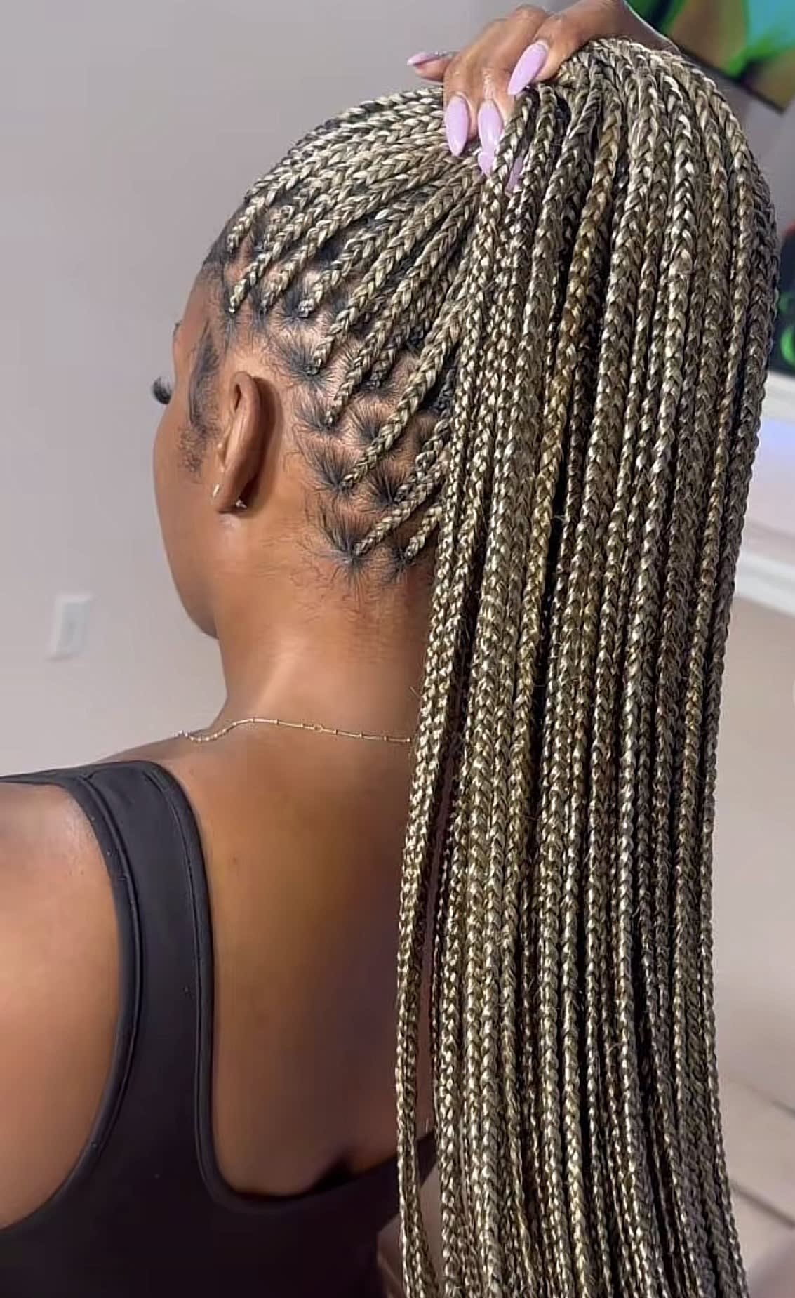 Scillia coiffure - Coiffeuse afro spécialisée en Tresses, braids, vanille, locks, nattes collées à domicile Paris 